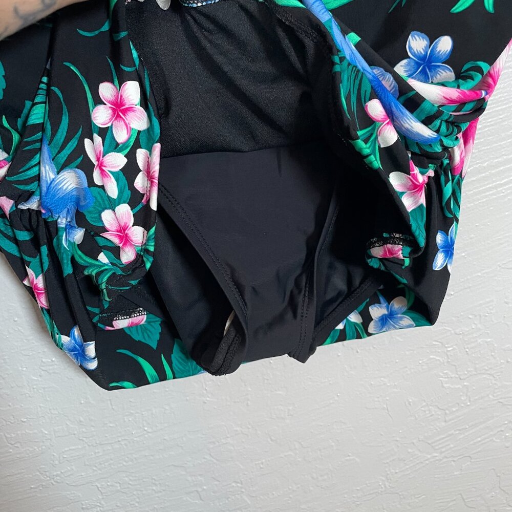 Catalina Women Plus Size 1X Black Floral One Piece Swimsuit Halter Padded Cups - Picture 4 of 10